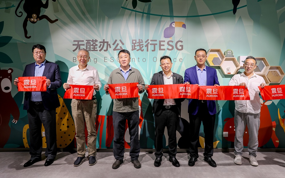 震旦家具青島展廳開幕，邀請嘉賓共同見證綠色辦公新未來。（左起山東事業(yè)部楊曉豐總監(jiān)、淳于賢力局長、馬衛(wèi)剛主任、劉建偉總經(jīng)理、蓋金城總經(jīng)理、劉高輝總經(jīng)理。）